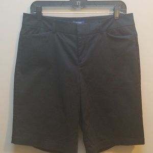 Womens black dockers bermuda short. Size 10